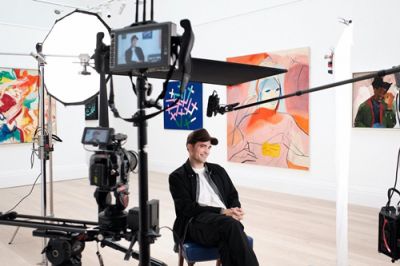 Роберт Паттинсон объединяется с Sotheby's для курирования аукциона современного искусства
